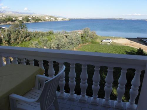 2 bedrooms, 4 beds