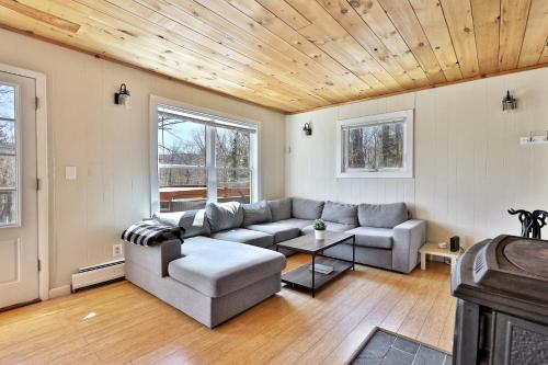 Powder Park Place- Upper Unit of Duplex - Great for Groups, Sk Lift Ticket Deals! in Killington, USA