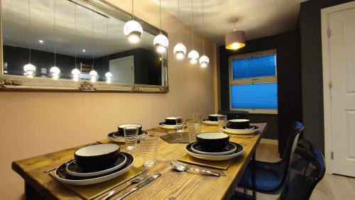 Duplex Apartment in Leeds with King Size Bed - Long Stay Rates Available Duplex Apartment in Leeds with King Size Bed - Long Stay Rates Available