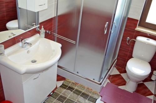 Four-Bedroom Holiday Home image 3