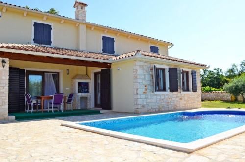 Four-Bedroom Holiday Home room in House Mary