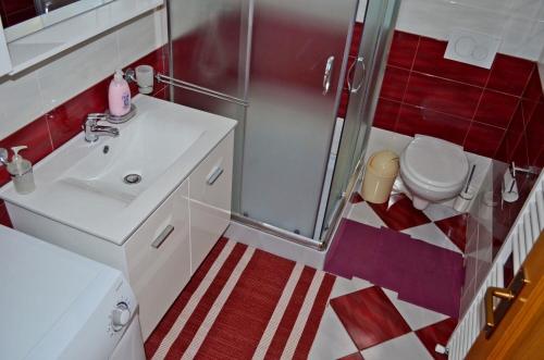 Four-Bedroom Holiday Home image 2