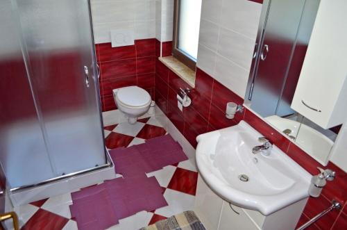 Four-Bedroom Holiday Home image 1