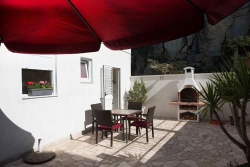 Apts&rooms Robi-50m from beach