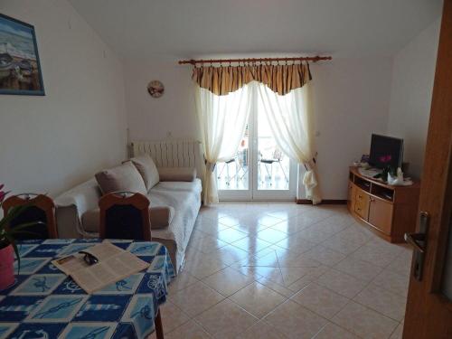 One-Bedroom Apartment image 7