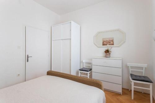 One-Bedroom apartment Standard image 3