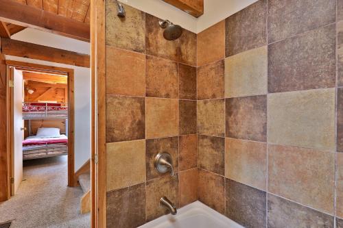 The Vermont Cabin - Large Home Sleeps 20 - Hot tub, views and location close to ski resort! The Vermont Cabin - Large Home Sleeps 20 - Hot tub, views and location close to ski resort!