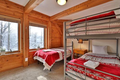 The Vermont Cabin - Large Home Sleeps 20 - Hot tub, views and location close to ski resort! The Vermont Cabin - Large Home Sleeps 20 - Hot tub, views and location close to ski resort!