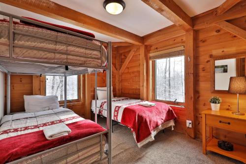 The Vermont Cabin - Large Home Sleeps 20 - Hot tub, views and location close to ski resort! The Vermont Cabin - Large Home Sleeps 20 - Hot tub, views and location close to ski resort!