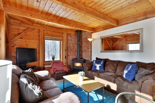 The Vermont Cabin - Large Home Sleeps 20 - Hot tub, views and location close to ski resort! The Vermont Cabin - Large Home Sleeps 20 - Hot tub, views and location close to ski resort!