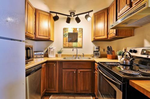 The Vermont Cabin - Large Home Sleeps 20 - Hot tub, views and location close to ski resort! The Vermont Cabin - Large Home Sleeps 20 - Hot tub, views and location close to ski resort!