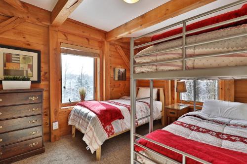 The Vermont Cabin - Large Home Sleeps 20 - Hot tub, views and location close to ski resort! The Vermont Cabin - Large Home Sleeps 20 - Hot tub, views and location close to ski resort!