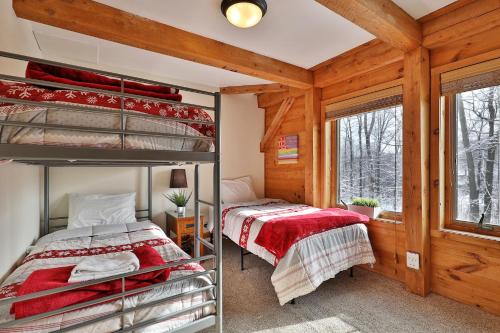 The Vermont Cabin - Large Home Sleeps 20 - Hot tub, views and location close to ski resort! The Vermont Cabin - Large Home Sleeps 20 - Hot tub, views and location close to ski resort!
