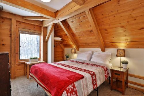 The Vermont Cabin - Large Home Sleeps 20 - Hot tub, views and location close to ski resort! The Vermont Cabin - Large Home Sleeps 20 - Hot tub, views and location close to ski resort!