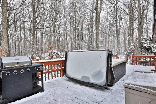 The Vermont Cabin - Large Home Sleeps 20 - Hot tub, views and location close to ski resort! The Vermont Cabin - Large Home Sleeps 20 - Hot tub, views and location close to ski resort!