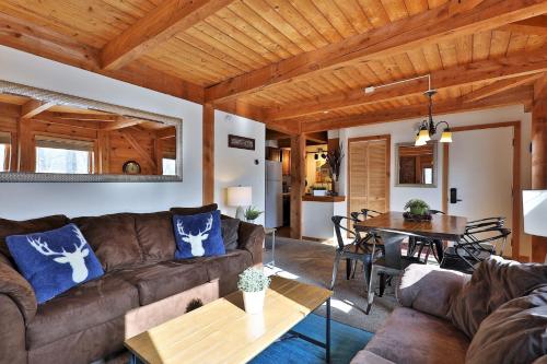 The Killington Cabin - Left Unit of Duplex Home - Great for families in Killington, USA