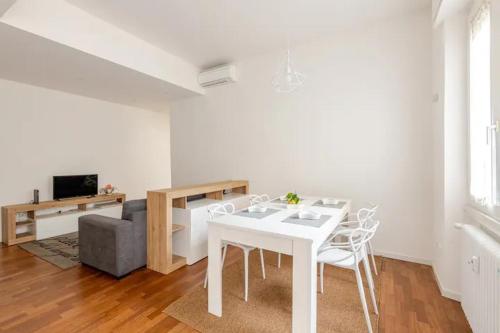 Like at Home - Close to Metro, Stadio San Siro, Duomo with private parking place, Milan