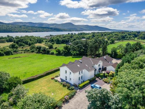Large 5 bedroom home to sleep 10 people with wonderful sea views