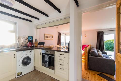 Cosy two bedroom cottage in Waterville with sea views in Waterville