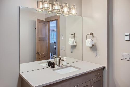 Stonegate Resort Unit B302 in Big White, Canada