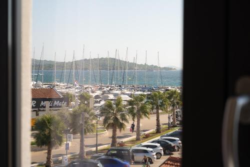 Superior Apartment image 8