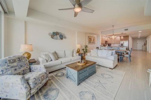Luxury Waterfront Penthouse with Amenities and Services in Clearwater Beach, USA