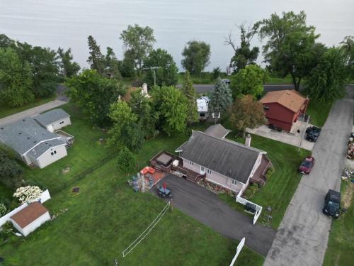 Como Lakeview Loft - Massive Wraparound Deck - Filtered Lake Views - Hot Tub - Fire Pit - Gas Fireplace in Lake Geneva, USA