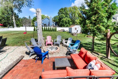 Como Lakeview Loft - Massive Wraparound Deck - Filtered Lake Views - Hot Tub - Fire Pit - Gas Fireplace in Lake Geneva, USA
