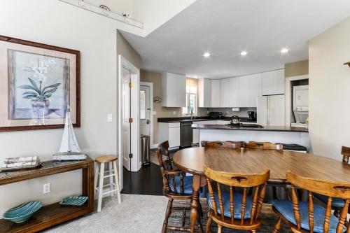 Como Lakeview Loft - Massive Wraparound Deck - Filtered Lake Views - Hot Tub - Fire Pit - Gas Fireplace Como Lakeview Loft - Massive Wraparound Deck - Filtered Lake Views - Hot Tub - Fire Pit - Gas Fireplace