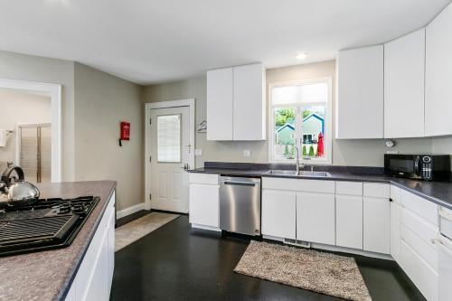 Como Lakeview Loft - Massive Wraparound Deck - Filtered Lake Views - Hot Tub - Fire Pit - Gas Fireplace Como Lakeview Loft - Massive Wraparound Deck - Filtered Lake Views - Hot Tub - Fire Pit - Gas Fireplace