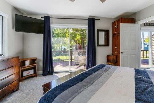 Como Lakeview Loft - Massive Wraparound Deck - Filtered Lake Views - Hot Tub - Fire Pit - Gas Fireplace Como Lakeview Loft - Massive Wraparound Deck - Filtered Lake Views - Hot Tub - Fire Pit - Gas Fireplace