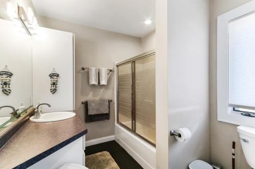 Como Lakeview Loft - Massive Wraparound Deck - Filtered Lake Views - Hot Tub - Fire Pit - Gas Fireplace Como Lakeview Loft - Massive Wraparound Deck - Filtered Lake Views - Hot Tub - Fire Pit - Gas Fireplace