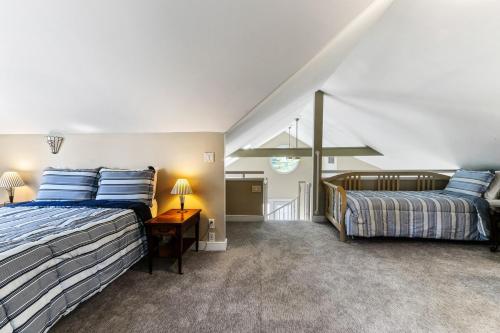 Como Lakeview Loft - Massive Wraparound Deck - Filtered Lake Views - Hot Tub - Fire Pit - Gas Fireplace Como Lakeview Loft - Massive Wraparound Deck - Filtered Lake Views - Hot Tub - Fire Pit - Gas Fireplace