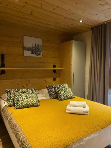 2 bedrooms, 4 beds