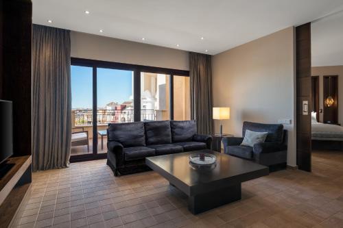 DoubleTree by Hilton La Torre Golf & Spa Resort Room Type - Deluxe One-Bedroom King Suite with View
