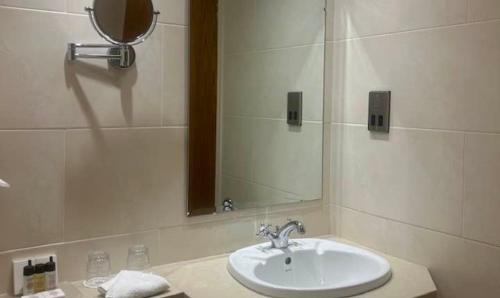 Temple Gate Hotel - image 8