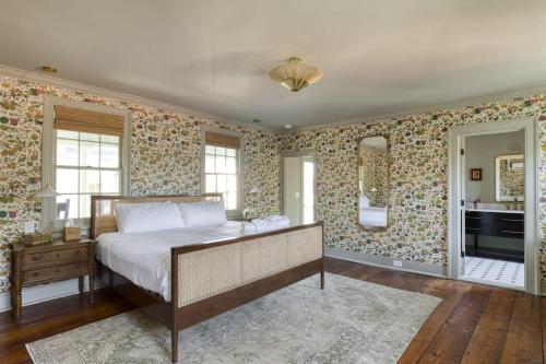The Nicholas Veranda King Suite - Walk to King in Charleston, USA