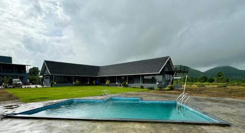 Ettan Stays in Wadhiware