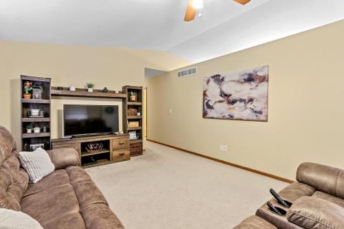 Twin Lakes Dog Friendly Home - Balcony - Short Drive to Alpine and Wilmot Ski Resorts in Twin Lakes, USA