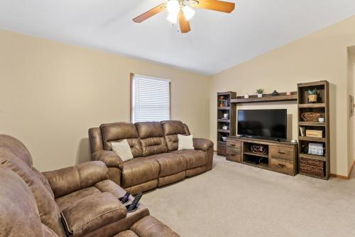 Twin Lakes Dog Friendly Home - Balcony - Short Drive to Alpine and Wilmot Ski Resorts