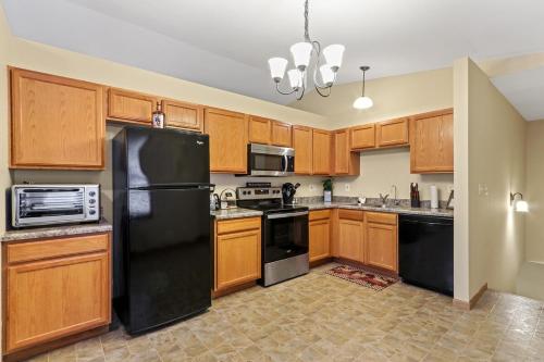 Twin Lakes Dog Friendly Home - Balcony - Short Drive to Alpine and Wilmot Ski Resorts in Twin Lakes, USA