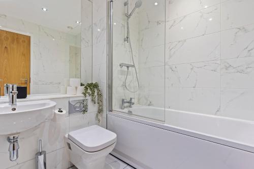 Shanti Suite - 2BED 2BATH City Centre - WIFI - Netflix- Parking- Modern- Perfect for Family, Contractors, Leisure, Business by Shanti Nights, Birmingham (fotografie 9)
