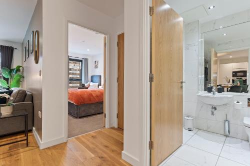 Shanti Suite - 2BED 2BATH City Centre - WIFI - Netflix- Parking- Modern- Perfect for Family, Contractors, Leisure, Business by Shanti Nights, Birmingham (fotografie 7)