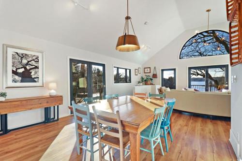 Woodhaven on Pleasant Lake - Pleasant Lake - Lakefront - Wraparound Deck - Views - Dock in East Troy, USA
