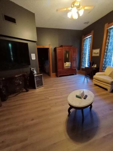 Grand Central Hotel – Eureka Springs, AR