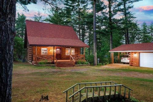 Lakefront Log Cabin Wloft, Kayaks, Canoe, Ev in Black River Falls, USA