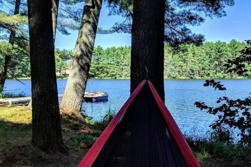 Lakefront Log Cabin Wloft, Kayaks, Canoe, Ev in Black River Falls, USA