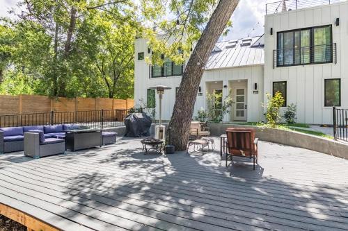 Upstay - Entire 2-Home Duplex - Sleeps 37 in Austin, USA