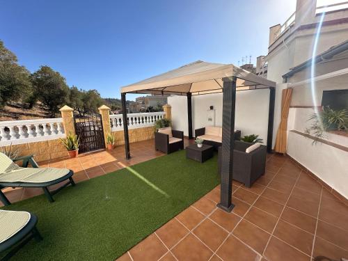 THE HOUSE IN TOQUERO Solarium views to the Alcazaba, Málaga