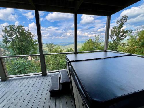 Close Enough to Perfect Luxurious 4 Bedroom Cabin with Game Room & Stunning Views in Gatlinburg, USA